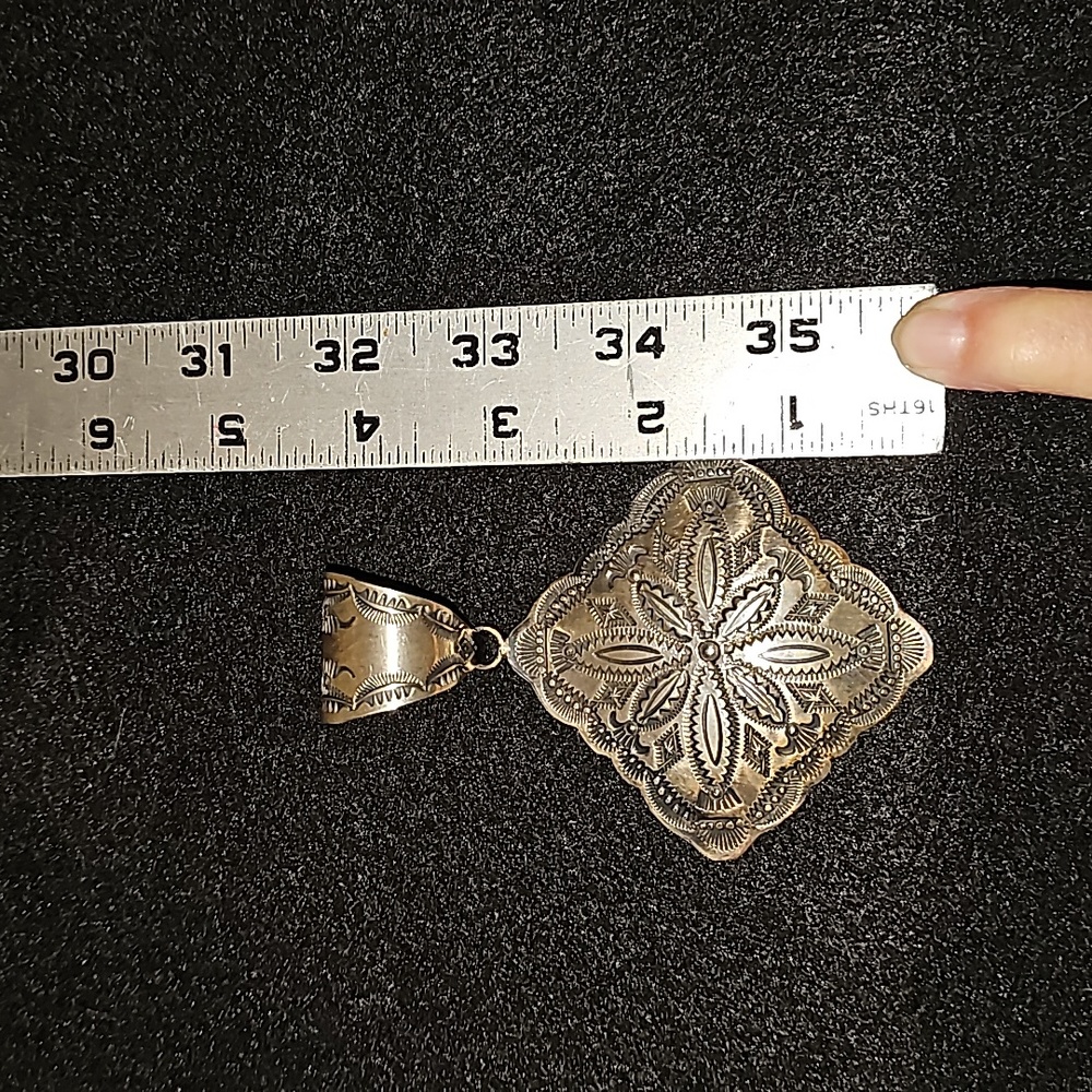 Rocki Gorman Navajo design pendant - Picture 4 of 6